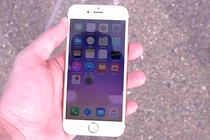 Điều gì xảy ra khi nhúng iPhone 6S vào Brom lỏng?
