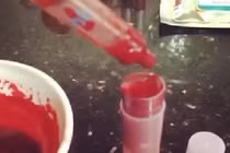 Cận cảnh quy trình tự làm son không chì giá rẻ