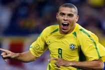 Những pha bóng để đời của "người ngoài hành tinh" Ronaldo