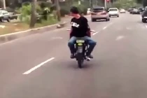 Cái kết đắng cho thanh niên thích thể hiện