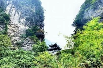 Giải mã bí ẩn “Tuyệt Tình Cốc” huyền bí ngàn năm giữa lưng chừng núi