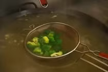 Hàng loạt nhà hàng trộn chất gây nghiện vào thức ăn