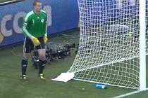 Top 20 pha kiến tạo kinh điển của thủ môn thế giới