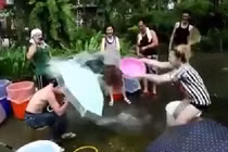 Sửng sốt với trò chơi mới của đôi trai gái