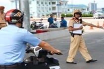 Thói quen “xin xỏ” khi vi phạm giao thông