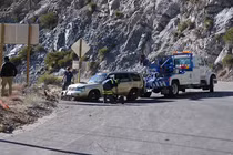 Kinh hoàng ô tô rơi xuống vực vì tài xế mải quay phim