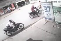 Màn trộm xe trong 5 giây ở hiệu thuốc TP HCM