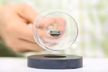 5 thủ thuật kỳ diệu với nam châm khiến người xem ngỡ ngàng