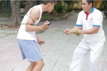 Kỹ năng tự vệ khi bị người ngáo đá tấn công 