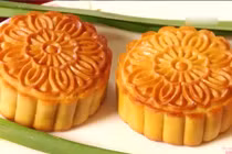 Cách làm bánh trung thu trà xanh lá dứa đơn giản tuyệt ngon