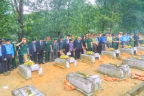 Xúc động lễ an táng 12 hài cốt liệt sĩ hy sinh tại Lào về đất mẹ