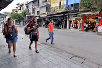 Ảnh: Vỉa hè Hà Nội "lột xác" sau 2 tháng ra quân dọn dẹp