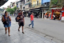 Ảnh: Vỉa hè Hà Nội "lột xác" sau 2 tháng ra quân dọn dẹp