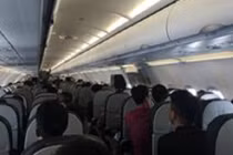 Video: Công an điều tra vụ khách đi máy bay vừa hạ cánh là có taxi gọi