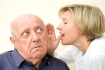Làm gì khi bị mất thính giác lúc về già?
