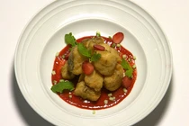 Bí quyết chế biến món cá lóc chiên sốt dâu tây