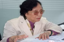 Phong thái lịch lãm của nguyên Phó Chủ tịch nước Nguyễn Thị Bình