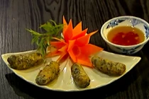 Chả ốc cuộn mỡ chài món ngon lạ miệng