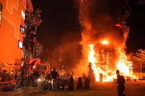 Video cảnh cháy lớn ở buổi ra mắt phim Kong: Skull Island