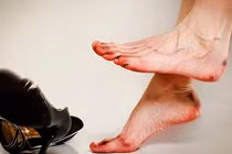Mẹo trị phồng rộp khi đi giày chật có thể bạn chưa biết