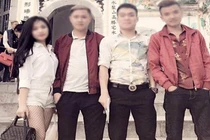 Nhức mắt vì thiếu nữ quần đùi tất lưới đến đền chùa