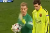 Chết cười với những pha bóng hài hước nhất năm 