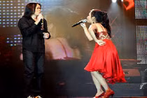 Màn song ca hút 10 triệu view của Hoài Linh và Cẩm Ly