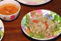 Tai lợn ngâm giấm giòn sần sật chống ngán ngày Tết 