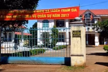 Cách chức 2 chủ tịch UBND xã quan hệ bất chính