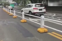 Cận cảnh dải phân cách tự dịch chuyển chống kẹt xe