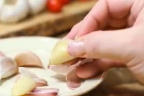 Video: Những người có bệnh này không nên ăn tỏi