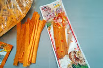 Sự thật kinh hoàng về bim bim que ngon, rẻ trước cổng trường