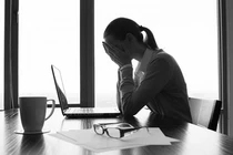 Bệnh trầm cảm gia tăng trong giới văn phòng và công chức