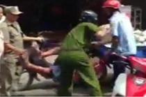 Xác minh clip công an đánh dân nhập viện