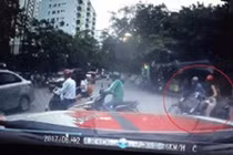 Kẻ biến thái sàm sỡ thiếu nữ mặc váy ngắn giữa phố