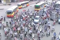 Hà Nội hạn chế xe cá nhân: Những dấu hỏi cần làm rõ?