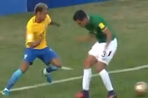 Video: Những pha “xâu kim” qua người đẹp mắt trong bóng đá