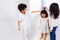 Sai lầm tai hại của mẹ khiến con bị lùn ngay từ trong bụng