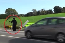 Hoảng hốt khi gặp “Thần chết” trên phố