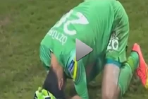 Thủ môn “nhọ nhất quả đất“