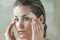 Chỉ nhìn mặt, tóc cũng đoán được bạn đang thiếu chất gì