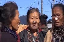 Cách làm đẹp kỳ quặc chống bị bắt vợ của tộc người Ấn Độ