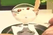 Độc đáo với kem làm từ nước mắm, phở bò