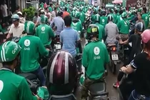 Làm xe ôm công nghệ: Được gì, mất gì?