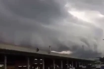 Mây sóng xuất hiện khiến người dân Thái Lan hoảng sợ