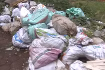 Video: Đô thị kiểu mẫu Hà Nội ngập trong rác thải