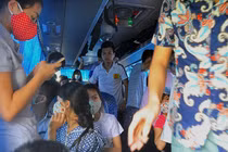 Nhồi nhét 93 hành khách trên xe 29 chỗ ngồi