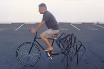 Độc đáo xe đạp... nhện