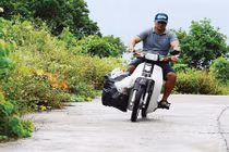 Thanh niên nhặt rác “lịch sự nhất Sơn Trà” 