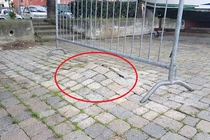 Khó hiểu cảnh vỉa hè phập phồng kỳ quái như đang thở